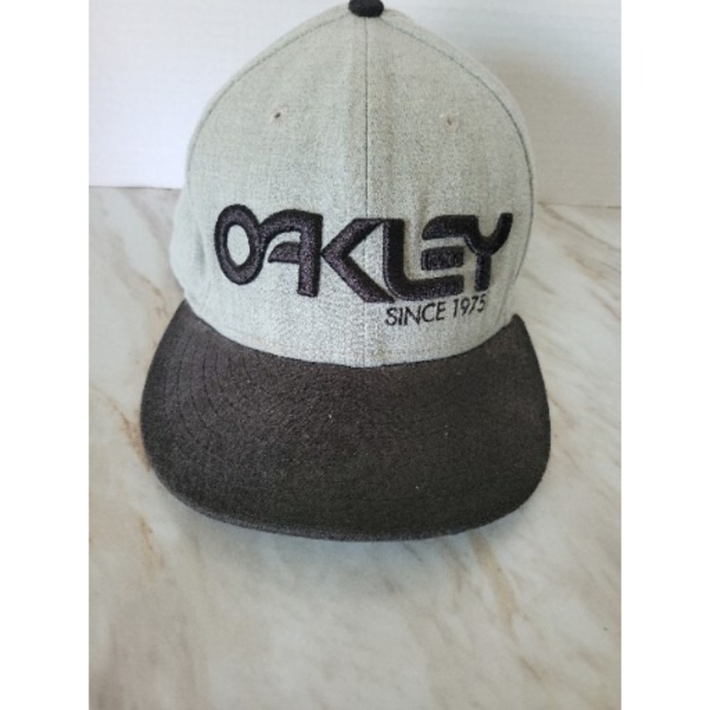 New Era Oakley Collaboration Logo Embroidery Snapback hat gray w/ black
